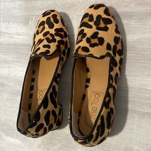 NEW Me Too cow fur cheetah print 1.5 inch shoes